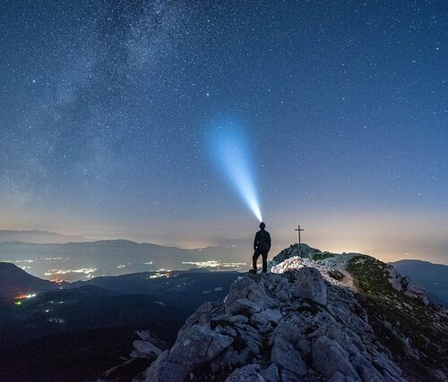 Senderismo Nocturno: Medidas De Seguridad Y Equipo Necesario